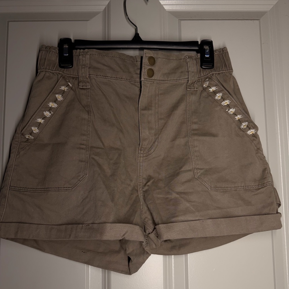 Arizona Jean Company Taupe High-Rise Pocket Shorts with White Floral Trim